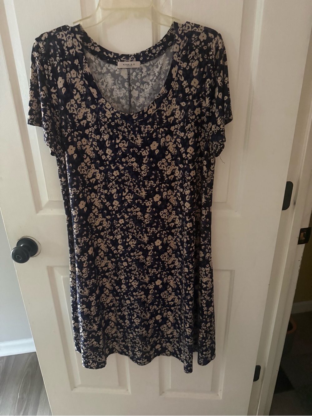 Gilli Navy and Beige Floral Short Sleeve Dress